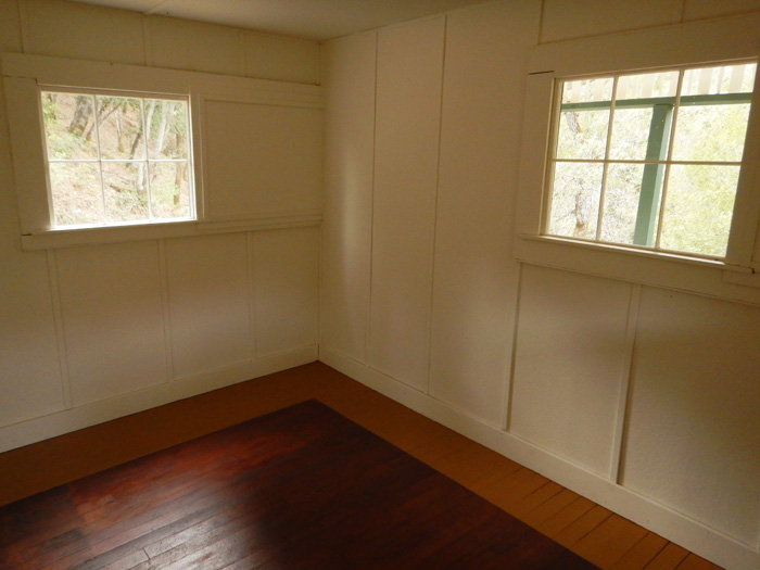 Texas Cabin, Room