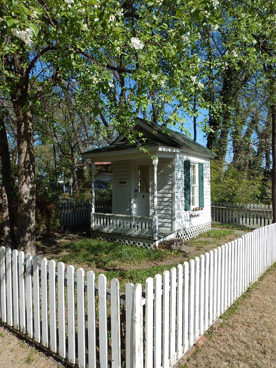 Dollhouse of the Woodruff-Fontaine House