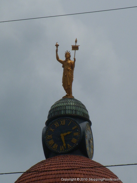 Lady of Justice, Bee County Courthouse