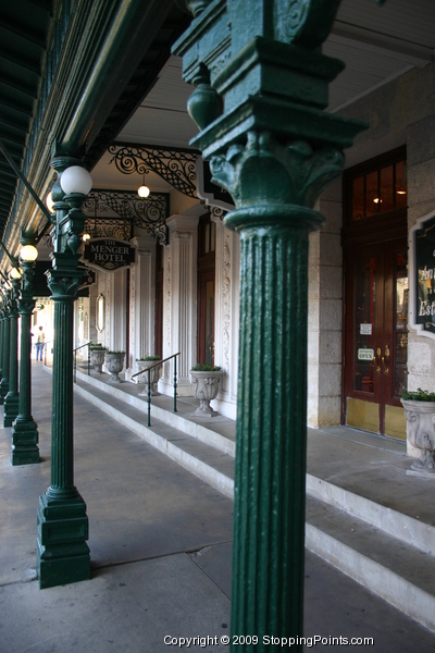 Menger Hotel columns