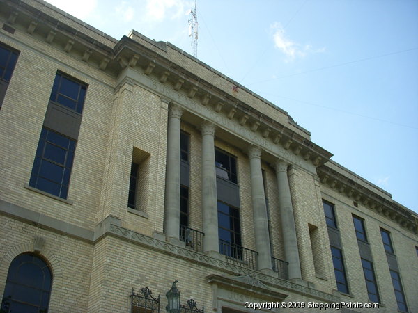 Burleson County Courthouse - Columns
