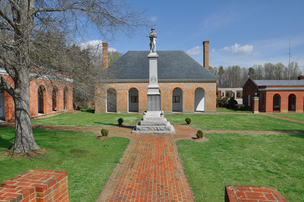 Courtyard and Confederate Statue, King William Courthouse